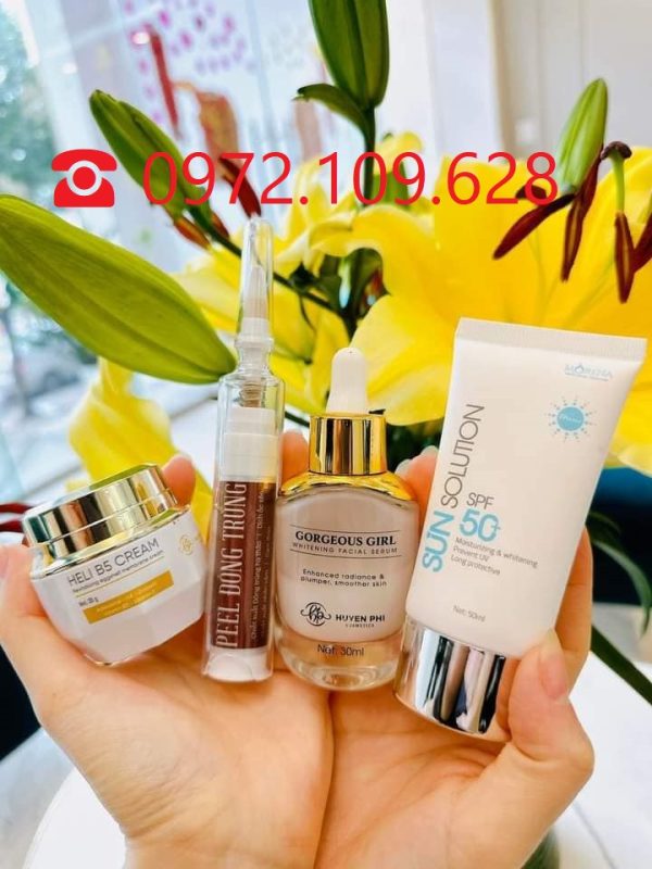 Combo dưỡng da cơ bản sau peel đông trùng Huyền Phi