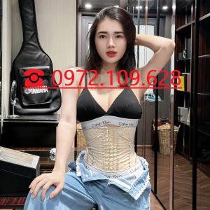 Huyền phi sử dụng Đai Latex Huyền Phi sau sinh